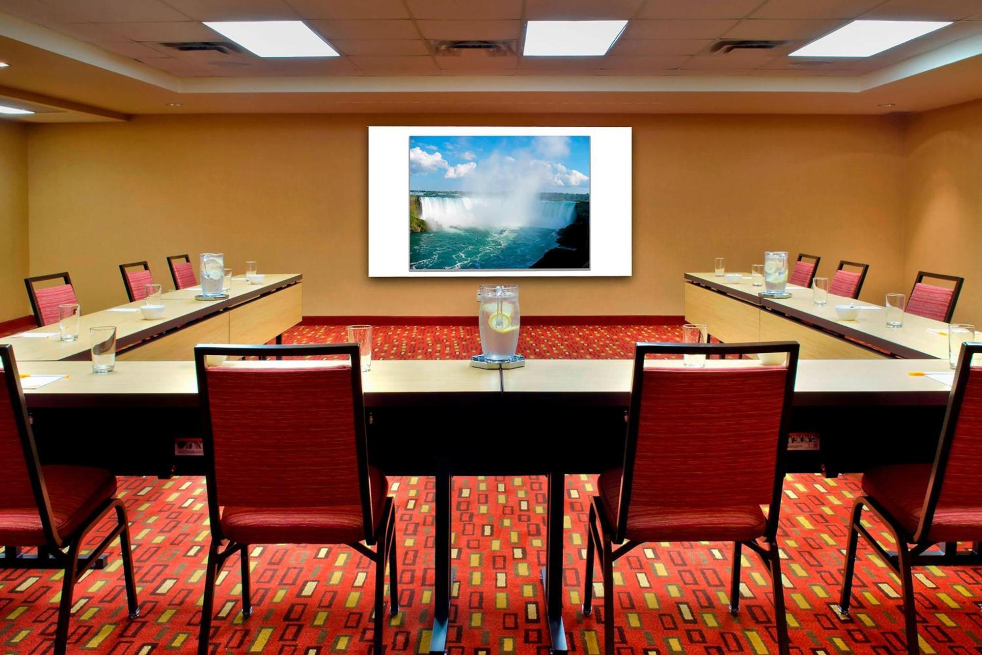 Courtyard By Marriott 3* Niagara Falls