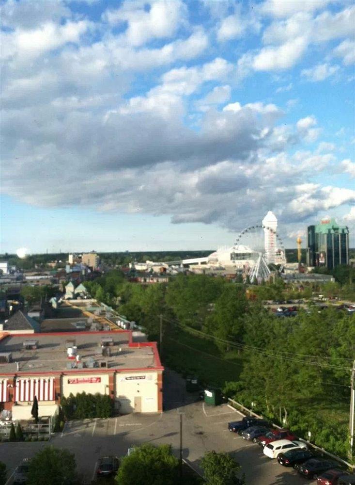 Courtyard By Marriott Hotel